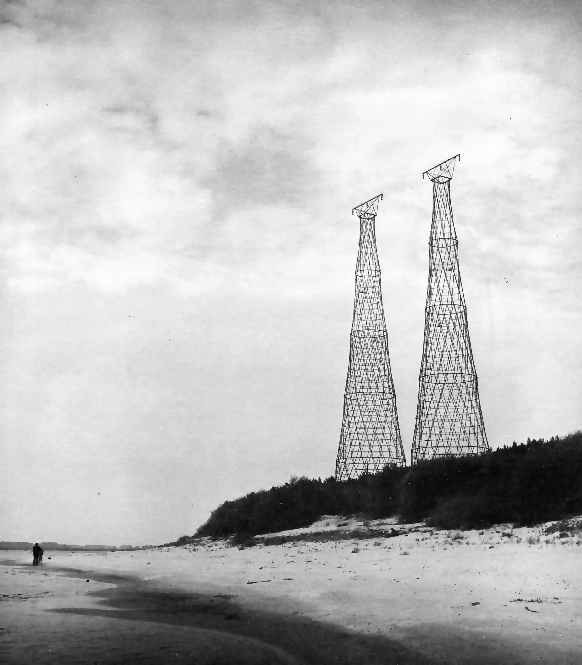 Две сетчатые башни на Николиной горе, архивная фотография